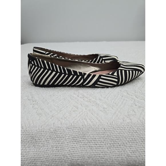 Pink&Pepper Womens 7 Zebra Striped Flats READ - Picture 4 of 11